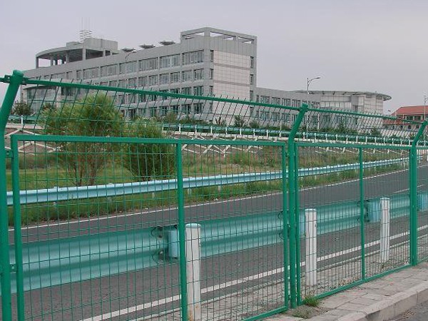 道路护栏网