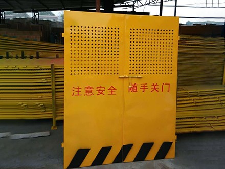 电梯防护门